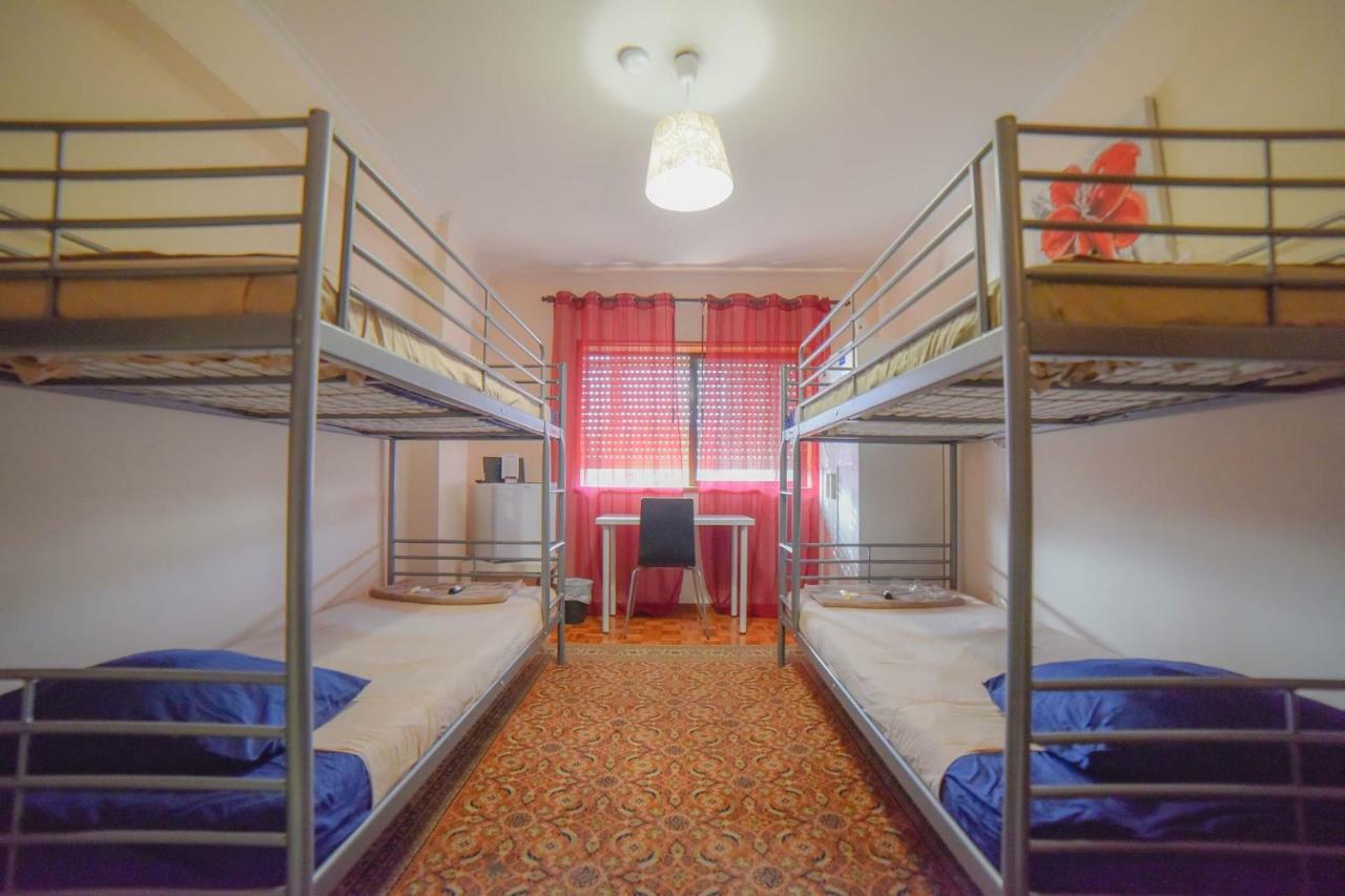 Quarto Com 4 Camas Porto Eksteriør billede