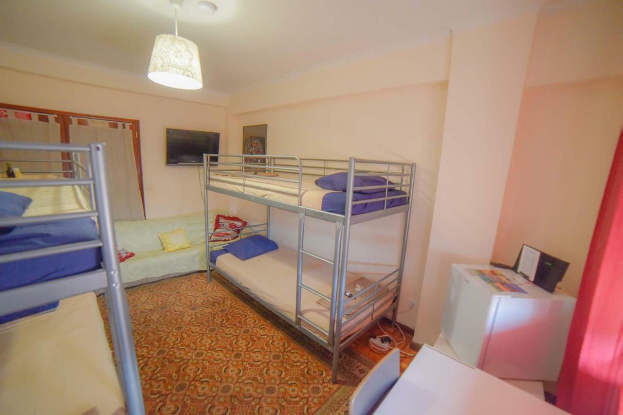 Quarto Com 4 Camas Porto Eksteriør billede