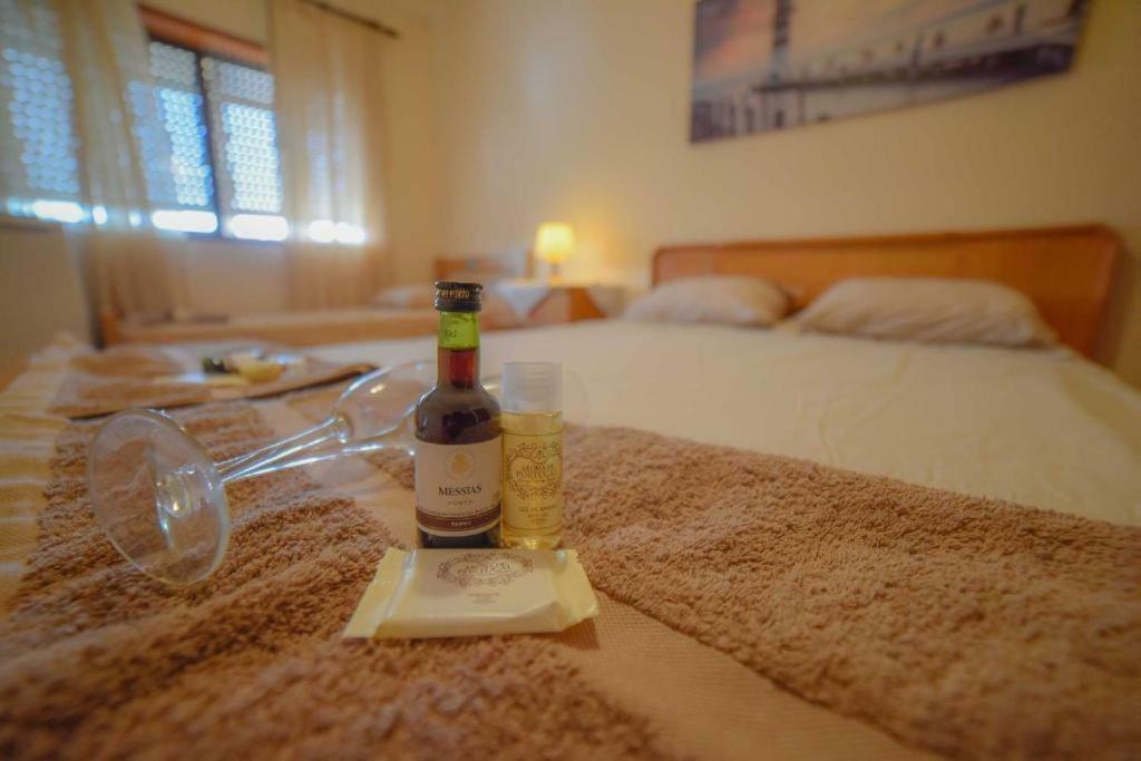 Quarto Com 4 Camas Porto Eksteriør billede